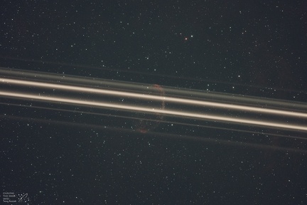 NGC 6888 na tle samolotu